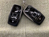 手荷物が多いときでも、スマートキーをバッグやポケットに携帯していれば、キーを取り出すことなくドアの解錠・施錠ができます