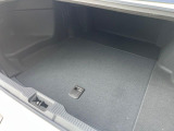 積み下ろしのしやすいデッキにはたっぷりと荷物を積み込んでいただけます。遊びから仕事まで、様々なシーンで頼れます♪
