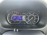 視認性の高いメーターで運転情報を的確に把握できます