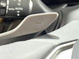 【パドルシフト(AT車)】MT車と同じように好きなギアで走ることができます!ステアリングから手を離さずに指先だけでシフト操作ができ、よりスポーティな走りをお楽しみいただけます。