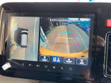 ★全方位モニター★クルマを真上から見下ろしているかのような映像によって車庫入れや縦列駐車などの駐車時に自車と駐車位置の関係をひと目で確認できスムースな駐車をサポートします!