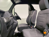 体への負担をやわらげ長時間の運転でも疲れにくいシートです。
