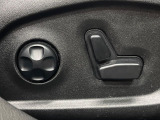 ●パワーシート:シート位置の“前後と背もたれの“角度の微調整が可能となります。手動設定のシートよりも、より細やかな設定ができるのがポイントです。