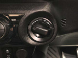パートタイム4WDシステムは路面状況によって駆動方式の切替が可能です。2WD⇔4WDの切替は、ダイヤルスイッチ操作で簡単に行えます。