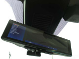 スマートルームミラーも付いてます☆後方ピラーや荷物、後席に同乗している方や曇りなど視界が遮られた場合でも後方カメラからの映像で安全確認をすることが出来て安心です☆