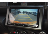 バックカメラの映像のお写真です。大きいディスプレイの為、非常に見やすく運転が苦手な方でも安心して駐車できます!