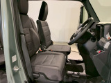 体への負担をやわらげ長時間の運転でも疲れにくいシートです。