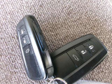 スマートキ-を携帯していればドアの施開錠もエンジン始動もラクラクです!