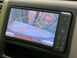 【バックカメラ】駐車時に後方がリアルタイム映像で確認できます。大型商業施設や立体駐車場での駐車時や、夜間のバック時に大活躍!運転スキルに関わらず、今や必須となった装備のひとつです!