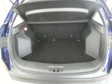 シートを倒せば広々とした空間の出来上がり。長い荷物やたくさんの荷物が楽々載せられます。