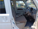 シックなデザインの運転席です。