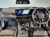 BMWの運転席はドライバーオリエンテッドという構造を採用。ドライバー目線の操作がしやすい設計になっており、ドライブ中にも目線の移動が少なく運転中にも簡単に操作ができます。