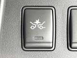 【エマージェンシーブレーキ】走行中に前方の車両等を認識し、衝突しそうな時は警報とブレーキで衝突回避と被害軽減をアシスト。より安全にドライブをお楽しみいただけます。