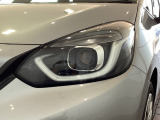 LEDヘッドライトは、点灯の瞬間から最大光量を発揮し、突然暗くなるトンネルなどでの安定感を高めます。