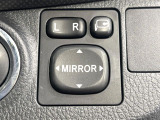 【電動格納ミラー】サイドミラーが車内のボタン一つで開閉できます。