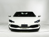 0-100km/h加速はわずか2.9秒というスペックを誇りながらも、eDriveモードでは静粛かつ滑らかな電動走行も可能です。俊敏性と環境性能を高次元で両立しています。