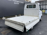 荷物の積み下ろしが楽な三方開きです