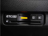 ◆ETC2.0装着◆進化したドライブ体験。料金収受システムだけだったETCが生まれ変わって、高速道路を賢く使うETC2.0に進化しました。多彩な情報サービスが便利で快適なドライブ体験を提供します。