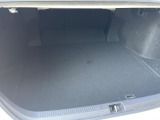 積み下ろしのしやすいデッキにはたっぷりと荷物を積み込んでいただけます。遊びから仕事まで、様々なシーンで頼れます♪