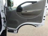 ◇運転席扉 内側部分になります◇【パワーウィンドウ】窓の開け閉め楽々!少し換気したいな〜なんて時にササッと操作できますね♪