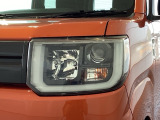 LEDヘッドライトは、点灯の瞬間から最大光量を発揮し、突然暗くなるトンネルなどでの安定感を高めます。