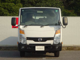 当店すべての展示車両はチタニア「抗菌・防臭」処理による車内クリーニングを行っており10年以上にわたりこだわっています。雑菌の増殖を抑えニオイが付きにくく残りにくくなり快適で爽やか、清潔に保たれています