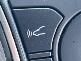 【プリクラッシュセーフティ】前方の車両等を検知し、衝突しそうな時は警報で注意を促し、ブレーキを踏む力をサポート。ブレーキを踏めなかった場合は衝突被害軽減ブレーキが作動、衝突回避をサポートします。