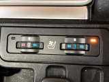 【シートベンチレーション】夏場は涼しい風でお尻や背中の熱やムレを防ぎ、冬はエアコンよりも早く温まってポカポカに!季節を問わず快適に過ごせます。