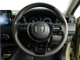 【Honda SENSING】 カメラ等装置で精度の高い検知能力を発揮、安全運転を支援します。ステアリング上のコントローラーに注目!