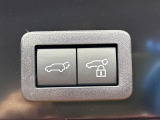 【パワーバックドア】スマートキーや運転席のボタンを押すだけでリアゲートが自動で開閉します!荷物を持っている時や、高い位置にあるバックドアを閉める際に便利な機能です♪