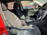 (運転席助手席)安全装備をオプションで追加するのは日本的発想。フォルクスワーゲン車はサイドエアバッグを全車標準で装備しております。