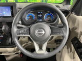 インテリアに合わせたデザインのステアリングは、運転される方のことも考え、運転しやすい形状、大きさです。是非一度、実際に触ってお確かめください。