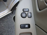 ドアミラーの鏡面の調節、格納は運転席からすべて操作できます!