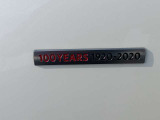 100周年記念のプレートがあしらわれています。