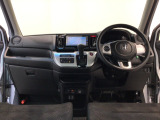 【前方視界】開放的な前方視界!運転がしやすく疲れにくいです♪窓が大きく、見通しがとっても良いおクルマですよ♪