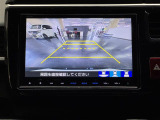 【バックカメラ】駐車時に後方がリアルタイム映像で確認できます。大型商業施設や立体駐車場での駐車時や、夜間のバック時に大活躍!運転スキルに関わらず、今や必須となった装備のひとつです!