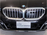 BMW代表的な特徴のキドニーグリル。BMWのすべてのモデルに採用され、BMWらしさを強調しております。