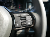 【ACC〈アダプティブ・クルーズ・コントロール〉】予め設定した車速内でクルマが自動的に加減速。前走車との適切な車間距離を維持しながら追従走行しドライバーの運転負荷を軽減します。