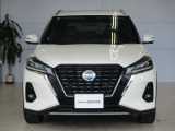 日産らしさを引き立てる上品なダーククローム調のフロントマスクでVモーショングリルを主張しています。