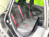 コンパクトカーですが、セカンドシートは十分な広さがあり快適にお乗りいただけます♪シートを倒して大きな荷物を積んだりと、用途の幅が広い1台です。