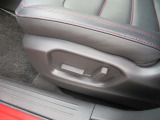 運転席は10Wayパワーシートが装備されており、運転者に合わせて、細かくシートポジションの調整が可能です。
