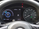 【メーターパネル】素早く車の情報が読み取れる、視認性に優れたシンプルなデザインのメーターパネルです。