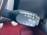 【レーダークルーズコントロール】高速道路での長距離走行が楽に!!自動で速度を保つクルーズコントロールが、衝突軽減システムと連携し、前方の車両を感知して車間を保つように速度調節してくれます!!