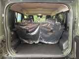 普段のお買い物や通勤、送迎等に十分な荷室スペースを確保しております。セカンドシートを倒すと、大きな荷物の積載も可能です♪