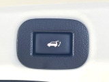 【パワーバックドア】スマートキーや運転席のボタンを押すだけでリアゲートが自動で開閉します!荷物を持っている時や、高い位置にあるバックドアを閉める際に便利な機能です♪