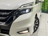 【LEDヘッドライト】悪天候や夜間走行時も良好な視界を確保し安心して運転できる高輝度LEDヘッドライトを装備!点灯速度が早く、消費電力も抑えられています。