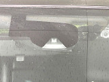 【エマージェンシーブレーキ】走行中に前方の車両等を認識し、衝突しそうな時は警報とブレーキで衝突回避と被害軽減をアシスト。より安全にドライブをお楽しみいただけます。