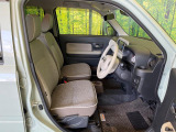 運転席シート廻りは使用感も少なく、良好な状態となっています。前オーナー様が丁寧に使っていたことがよくわかりますね。