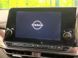 【ディスプレイオーディオ】お手持ちのスマートフォンとの連携で、ナビや音楽再生など各種アプリを使用可能。スマホに近い感覚でお使いいただけます♪