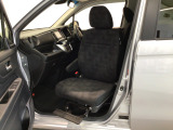 助手席回転シートですので、乗り降りがし辛い方にも楽に乗車していただけます。